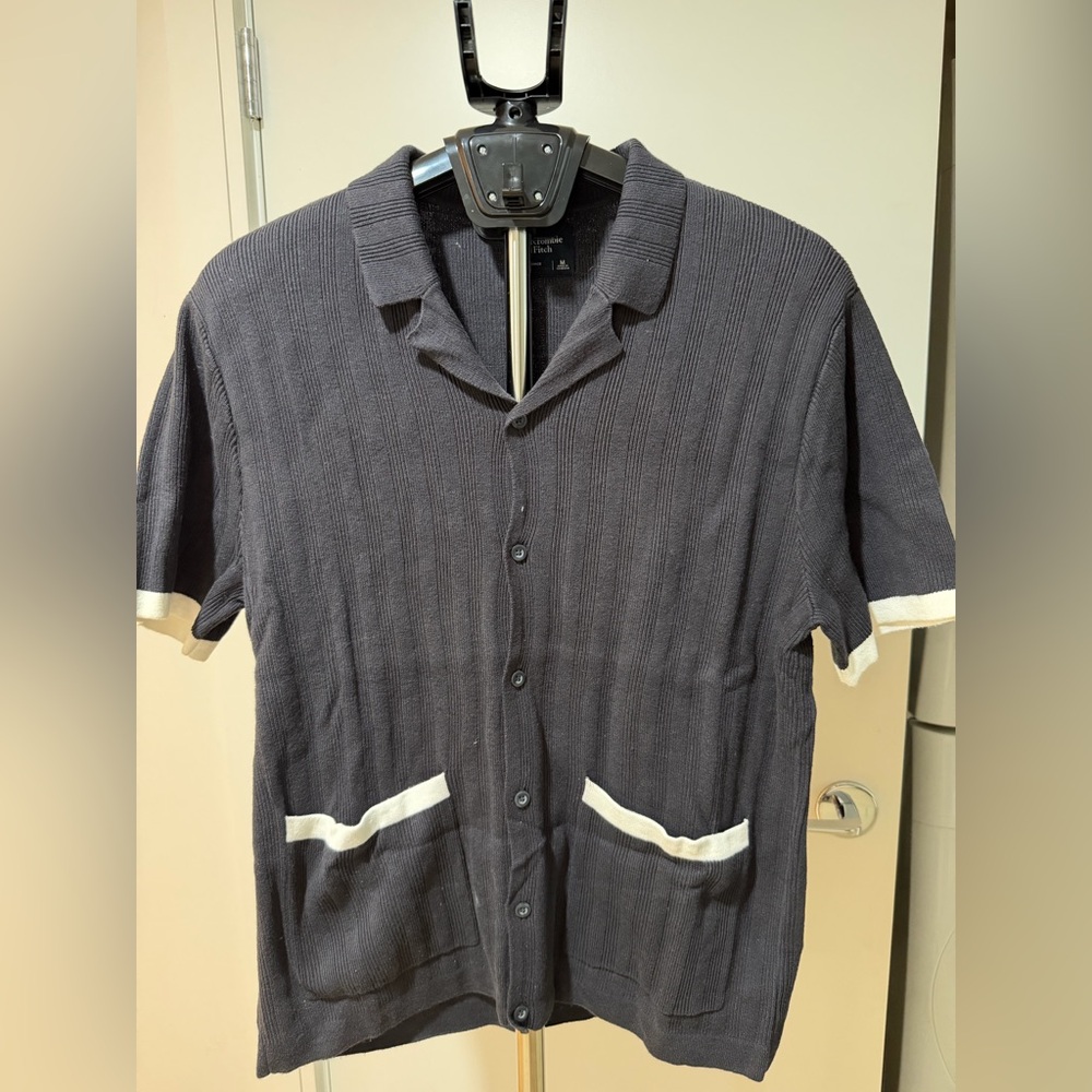 Abercrombie & Fitch Short Sleeve Button Down Sweater - M